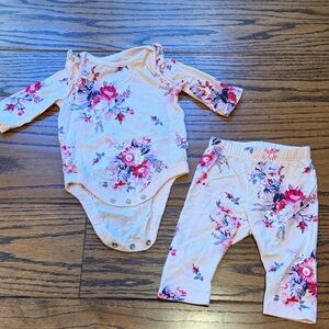 GAP Baby Floral Onesie Set - Pink / Purple 0-3 months